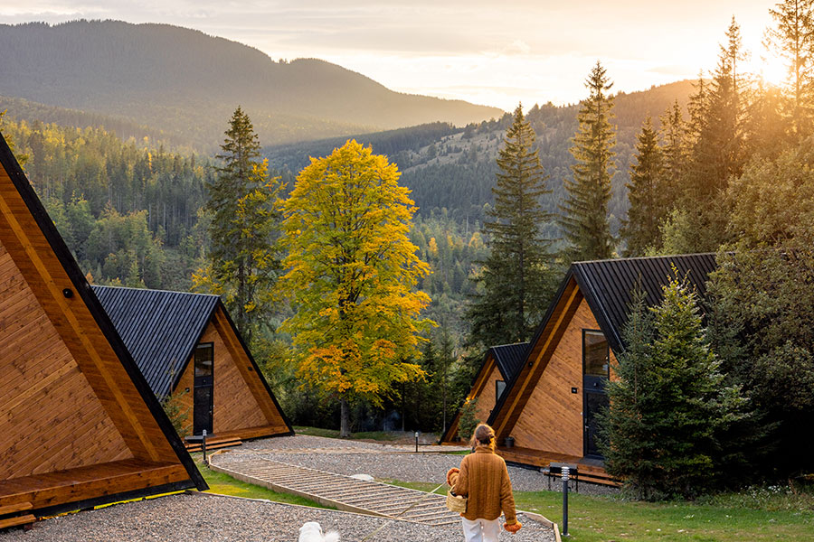 morning-walk-in-mountain-retreat-D7M7DDS.jpg